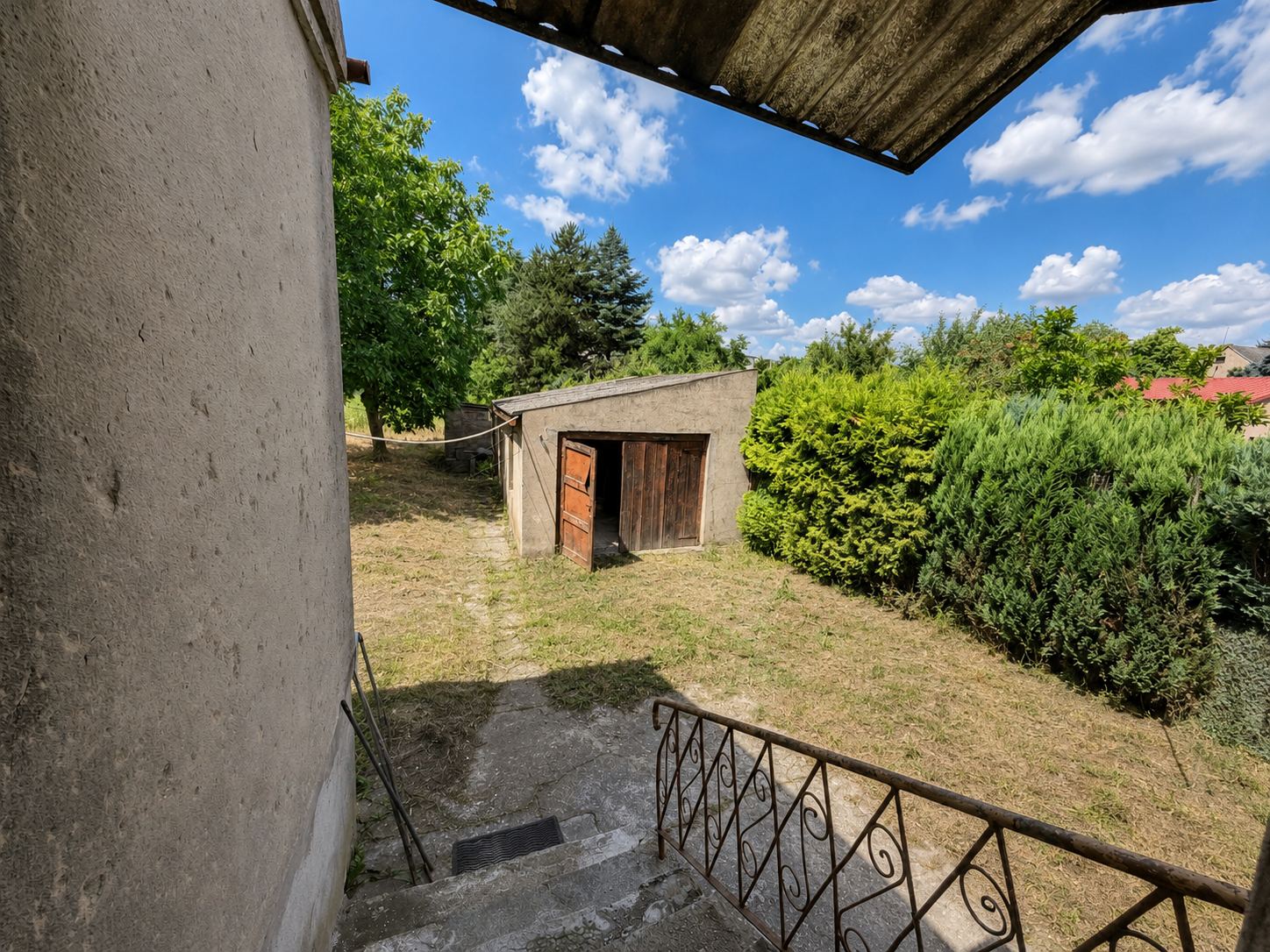Okrężna 10, Swarzędz — ogród